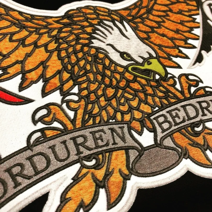 Geborduurde patch met adelaar, detail van borduurwerk door AJDN